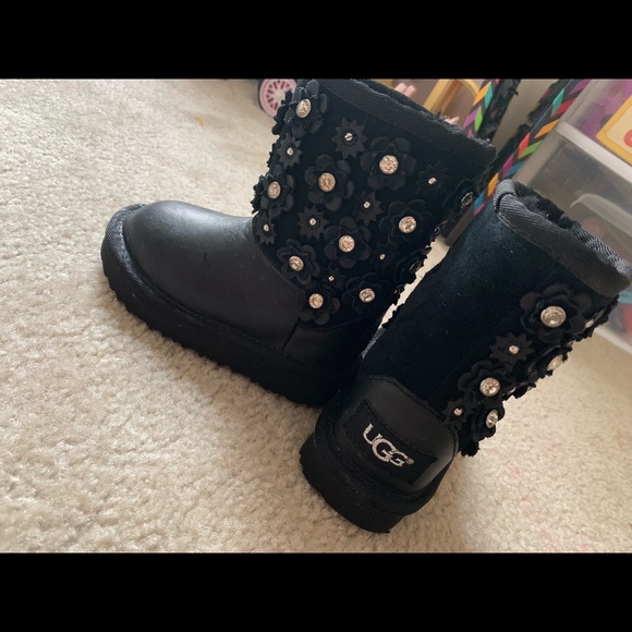 Toddler UGGS - Picture 3 of 3